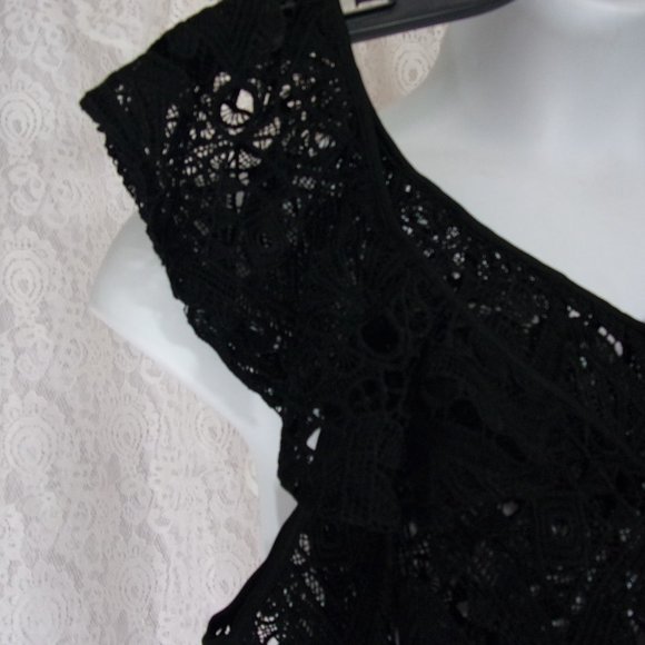 Black Lace Pop Over Top Blouse Ruched Front Size L NWT - Picture 6 of 8